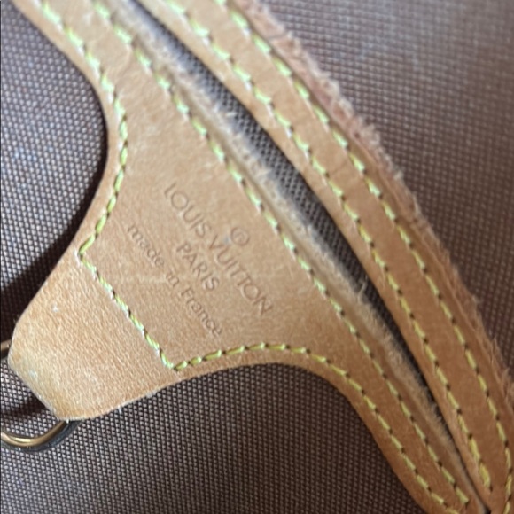 Louis Vuitton Vintage Ellipse Monogram Shoulder Bag with Gold Accents MI1000 - Picture 11 of 16